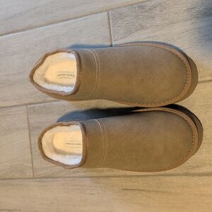 American Eagle Outfitters  Brown Mules. Sole is about 1 3/4".